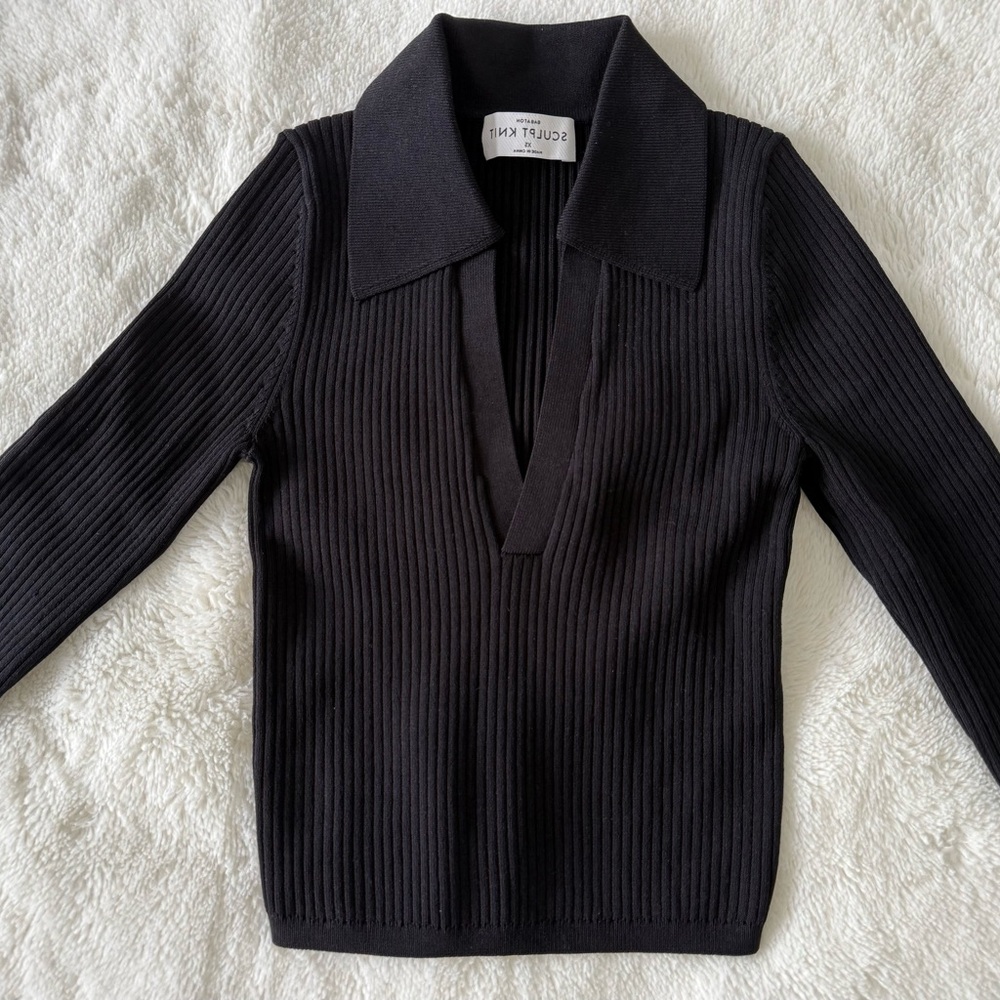 NEW Aritzia Babaton Sculpt Knit Black V-Neck Sweater with Ribbed Texture